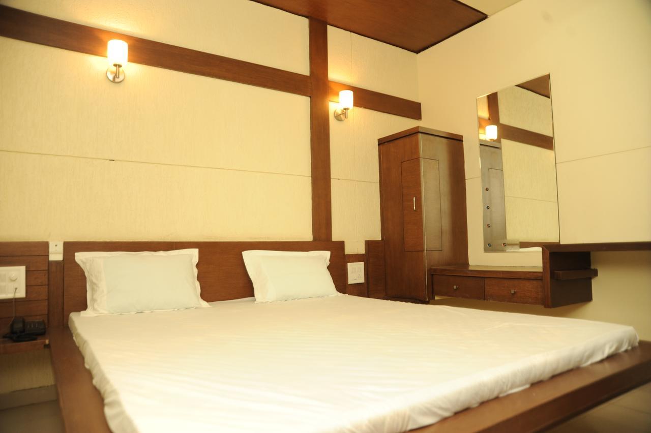 Tulsi Motel Nadiād Pokój zdjęcie