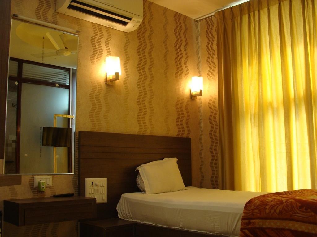 Tulsi Motel Nadiād Zewnętrze zdjęcie